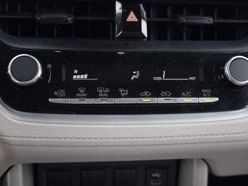 Used 2024 Toyota Corolla Cross L AWD/4WD image 11