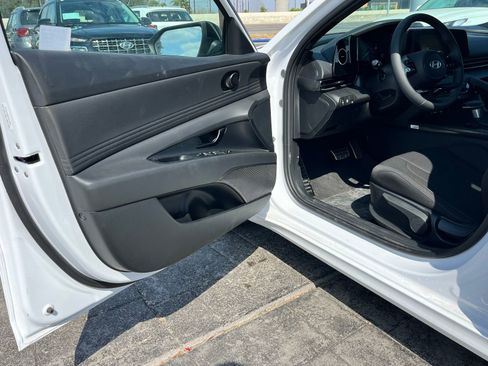 New 2025 Hyundai Elantra SEL FWD image 14