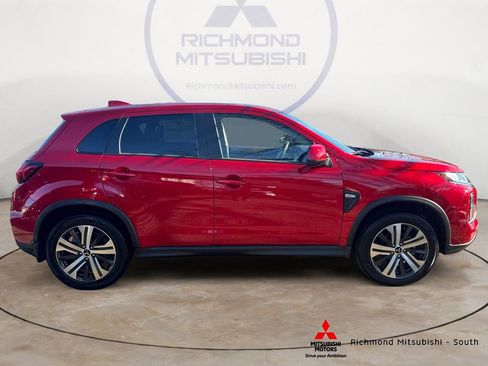 Used 2024 Mitsubishi Outlander Sport SE image 2