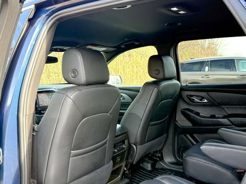 Used 2023 Chevrolet Traverse LT image 21