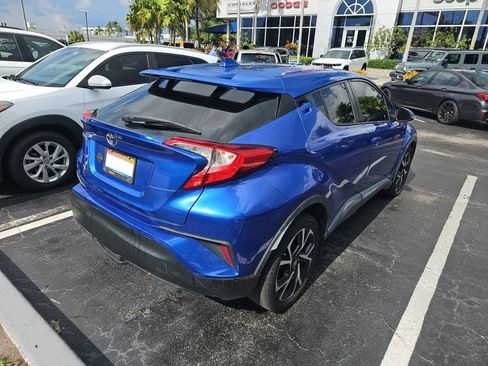 Used 2018 Toyota C-HR XLE FWD image 2