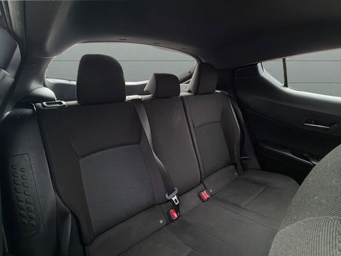 Used 2019 Toyota C-HR XLE image 31