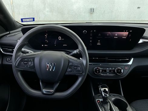 Used 2025 Buick Envista Preferred image 13