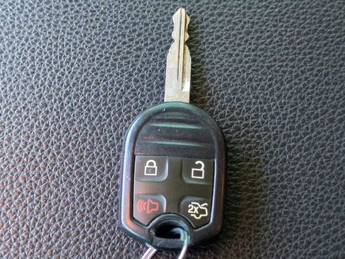 Used 2017 Ford Expedition XLT image 24