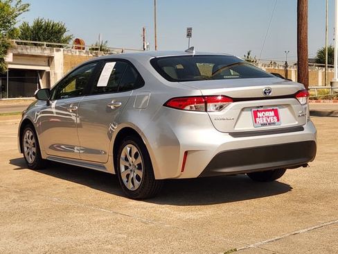 Used 2023 Toyota Corolla LE FWD image 4