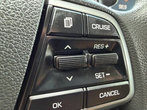 Used 2018 Hyundai Elantra SEL FWD image 18