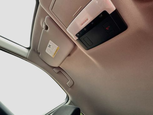 Used 2025 Nissan Rogue SV FWD image 21