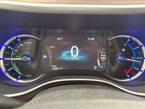 Used 2018 Chrysler Pacifica Touring-L image 31