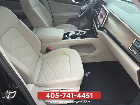 Used 2024 Volkswagen Atlas SE FWD image 36