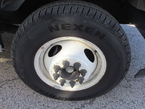 Used 2024 Ford E-350 and Econoline 350 Super Duty w/ Power Windows & Locks Group image 14