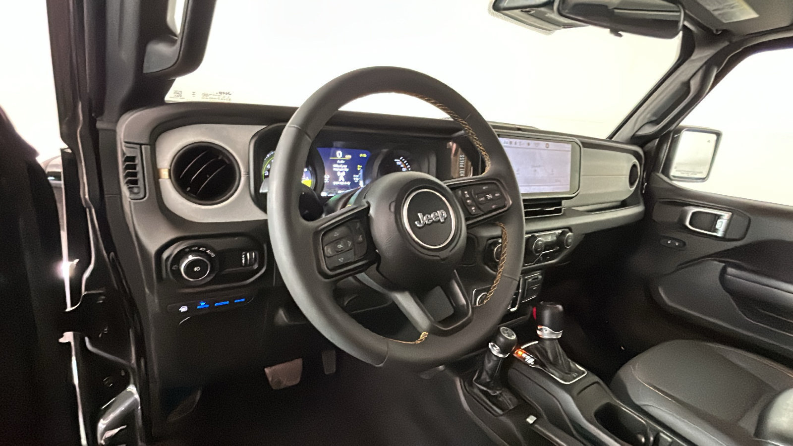 Used 2024 Jeep Wrangler Unlimited w/ Convenience Group AWD/4WD image 16