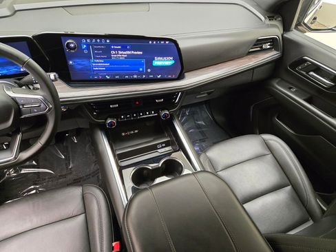 Used 2025 Chevrolet Suburban LT image 22