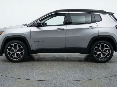 Used 2025 Jeep Compass Limited image 5