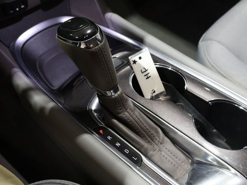 Used 2017 Chevrolet Malibu LT image 29