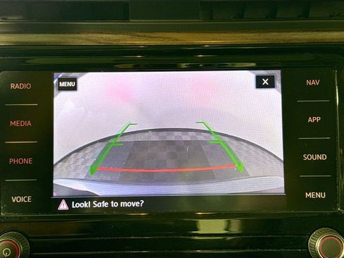 Used 2022 Volkswagen Passat 2.0T image 14