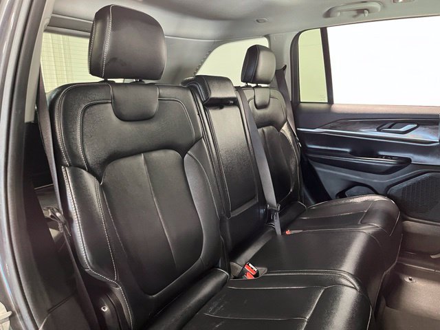 Used 2023 Jeep Grand Cherokee Limited AWD/4WD image 14