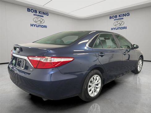 Used 2017 Toyota Camry LE FWD image 5