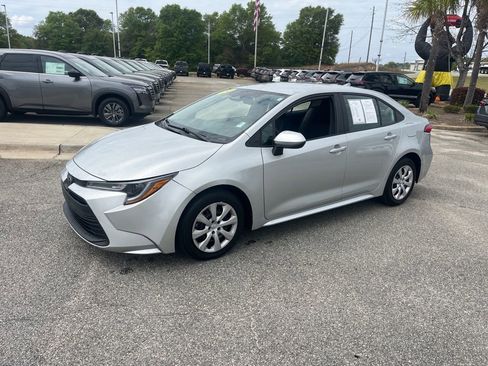 Used 2024 Toyota Corolla LE FWD image 3