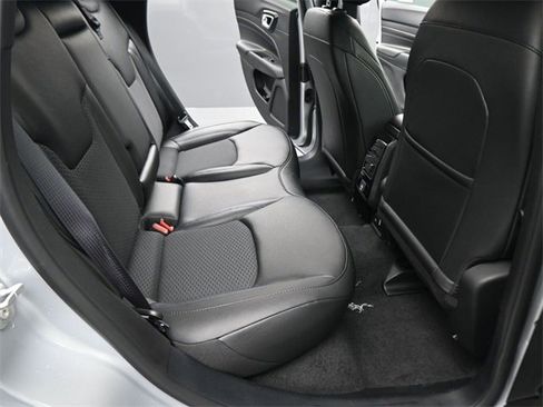 New 2026 Jeep Compass Latitude image 37