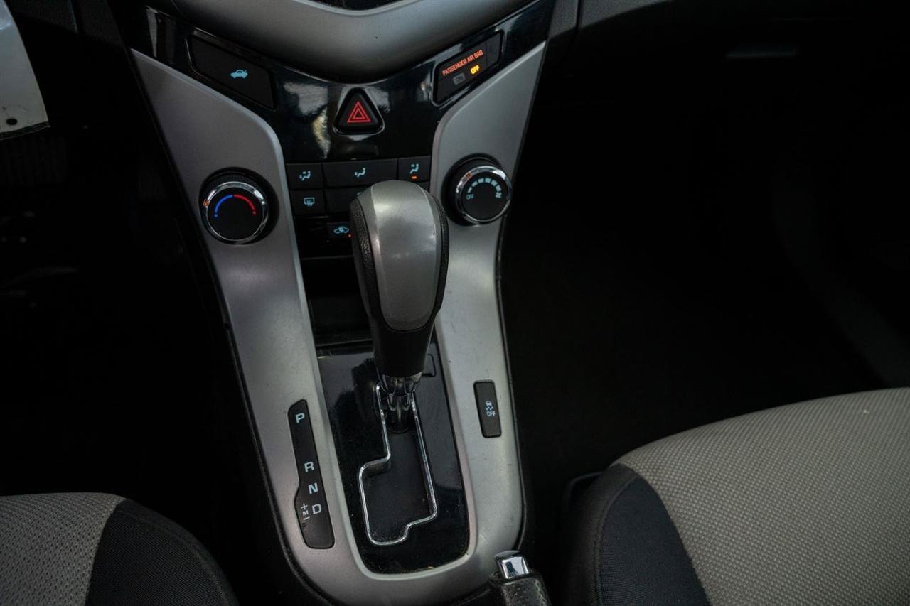 Used 2015 Chevrolet Cruze LS FWD image 18