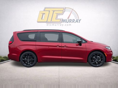 New 2026 Chrysler Pacifica Limited w/ S Appearance Package FWD image 4