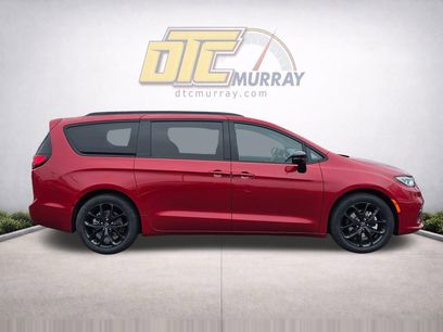New 2026 Chrysler Pacifica Limited w/ S Appearance Package