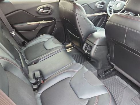 Used 2015 Jeep Cherokee Trailhawk w/ Cold Weather Group AWD/4WD image 18