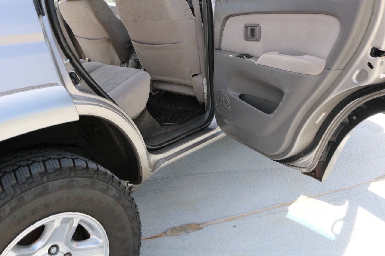 Used 2002 Toyota 4Runner SR5 AWD/4WD image 25