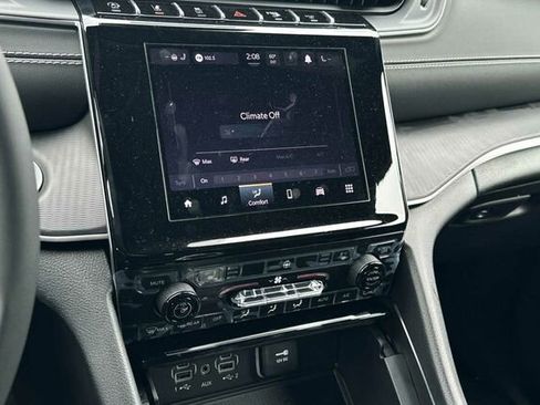 New 2024 Jeep Grand Cherokee Altitude image 20