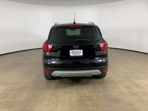 Used 2019 Ford Escape Titanium image 10