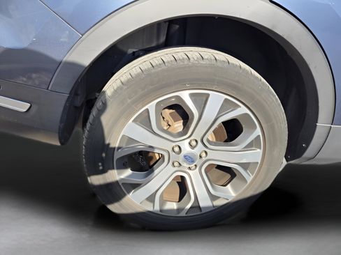 Used 2019 Ford Explorer Platinum image 18