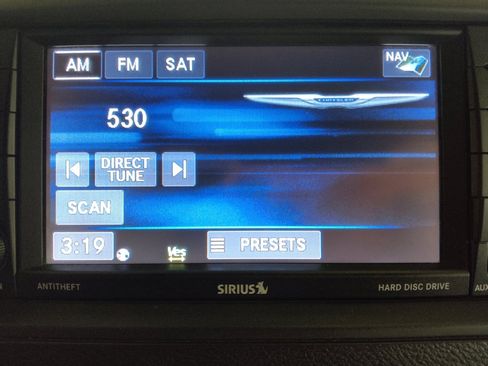Used 2014 Chrysler Town & Country S FWD image 25
