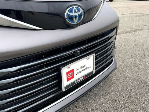 Used 2023 Toyota Sienna Platinum image 29