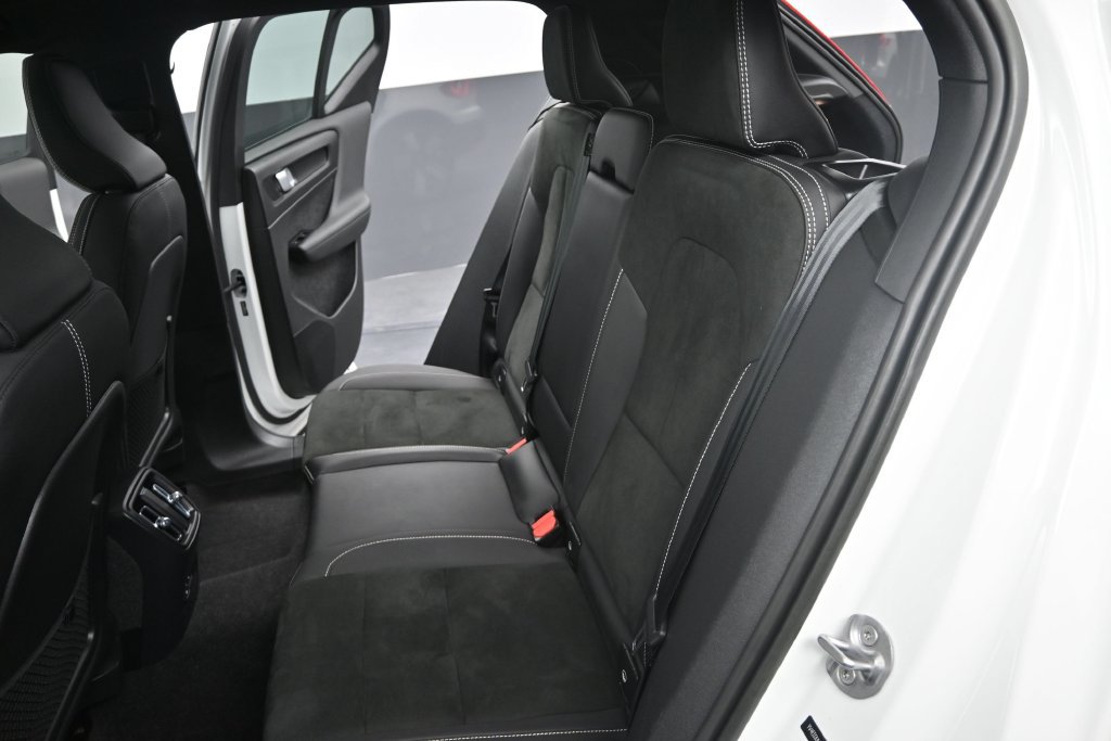 Used 2023 Volvo XC40 Recharge Ultimate AWD/4WD image 16