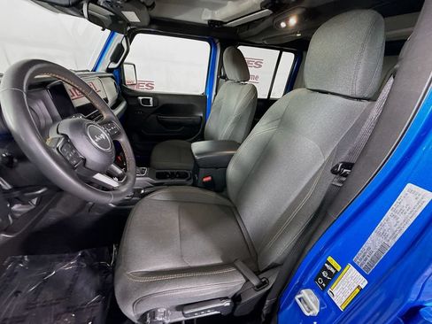 Used 2024 Jeep Wrangler Unlimited w/ Convenience Group AWD/4WD image 24