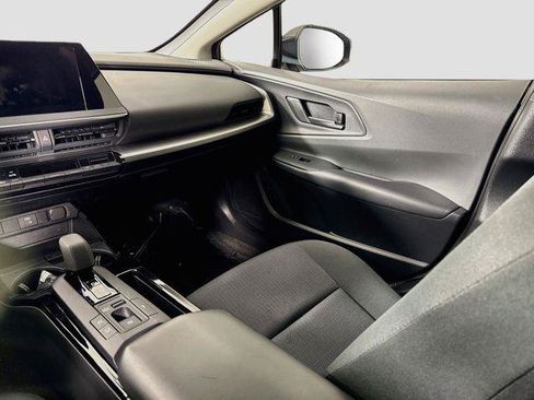 Certified 2025 Toyota Prius LE FWD image 23