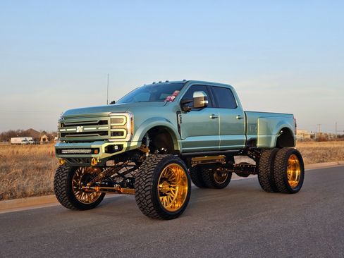 Used 2024 Ford F450 Platinum image 16