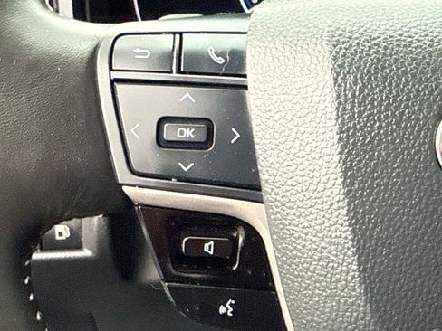 Used 2025 Toyota Camry SE image 28