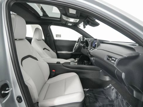 Certified 2025 Lexus UX 300h FWD w/ Accessory Package (Z2) image 19