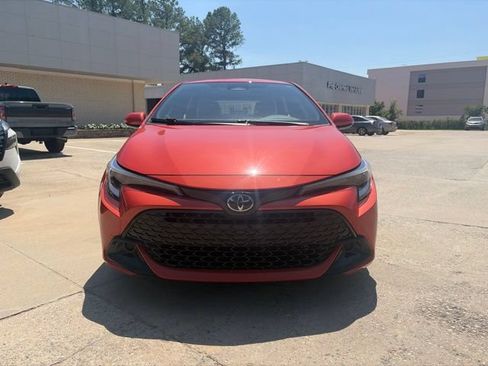 Used 2023 Toyota Corolla SE FWD image 3