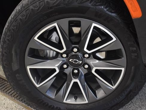 Used 2024 Chevrolet Tahoe Z71 w/ Luxury Package AWD/4WD image 30