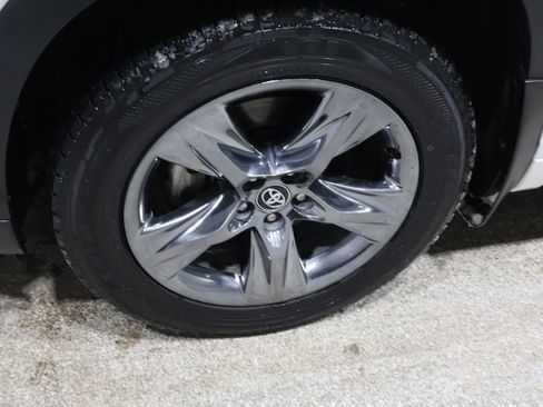 Used 2017 Toyota Highlander Limited Platinum image 9