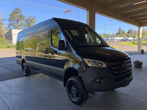 Used 2023 Mercedes-Benz Sprinter 2500 image 1