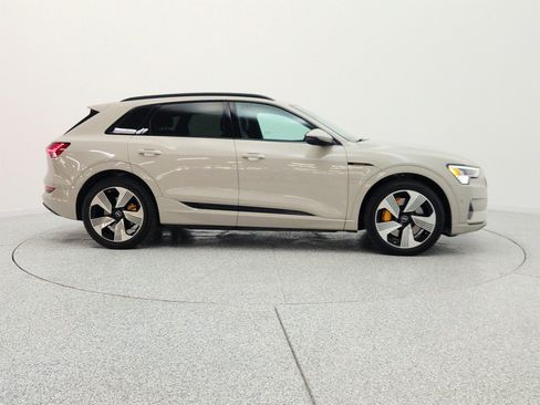 Used 2022 Audi e-tron Premium Plus AWD/4WD image 4