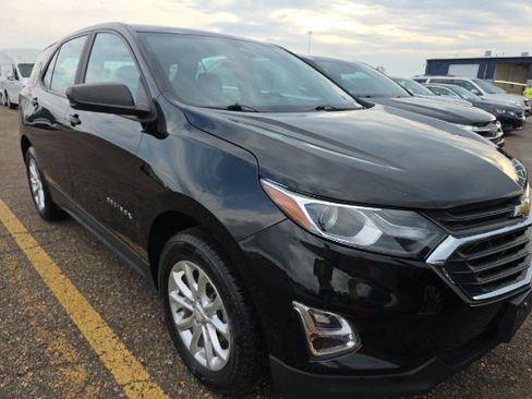 Used 2020 Chevrolet Equinox LS AWD/4WD image 2