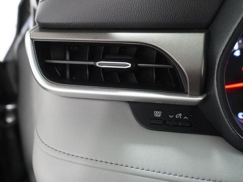 Used 2022 Toyota Highlander L FWD image 8