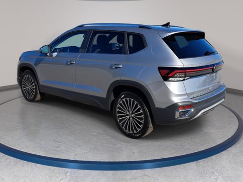 New 2026 Volkswagen Taos SE FWD image 7