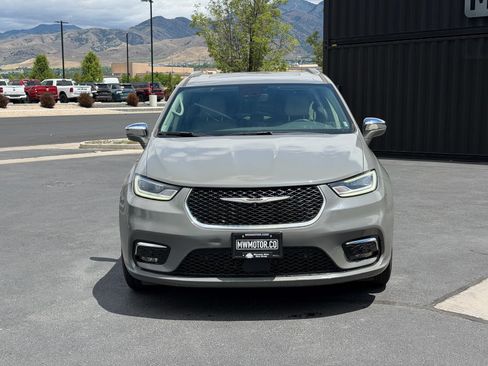 Used 2021 Chrysler Pacifica Limited w/ Premium & Safety Sphere Group AWD/4WD image 8