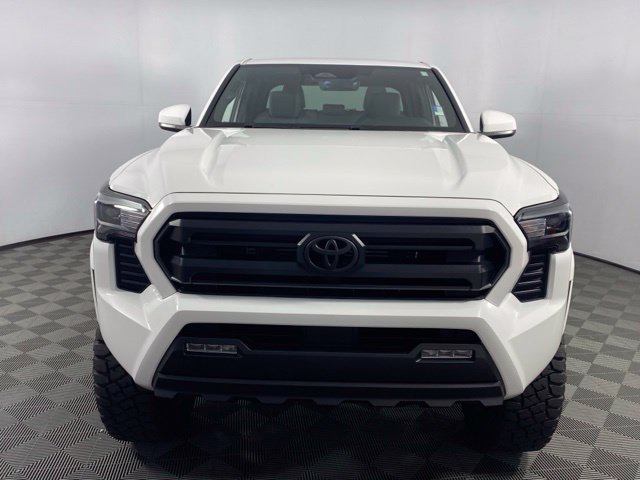 Used 2025 Toyota Tacoma SR5 AWD/4WD image 2
