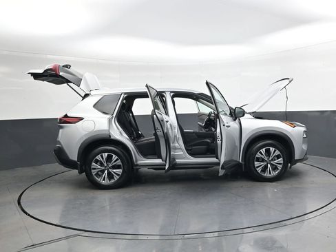 Used 2022 Nissan Rogue SV image 42